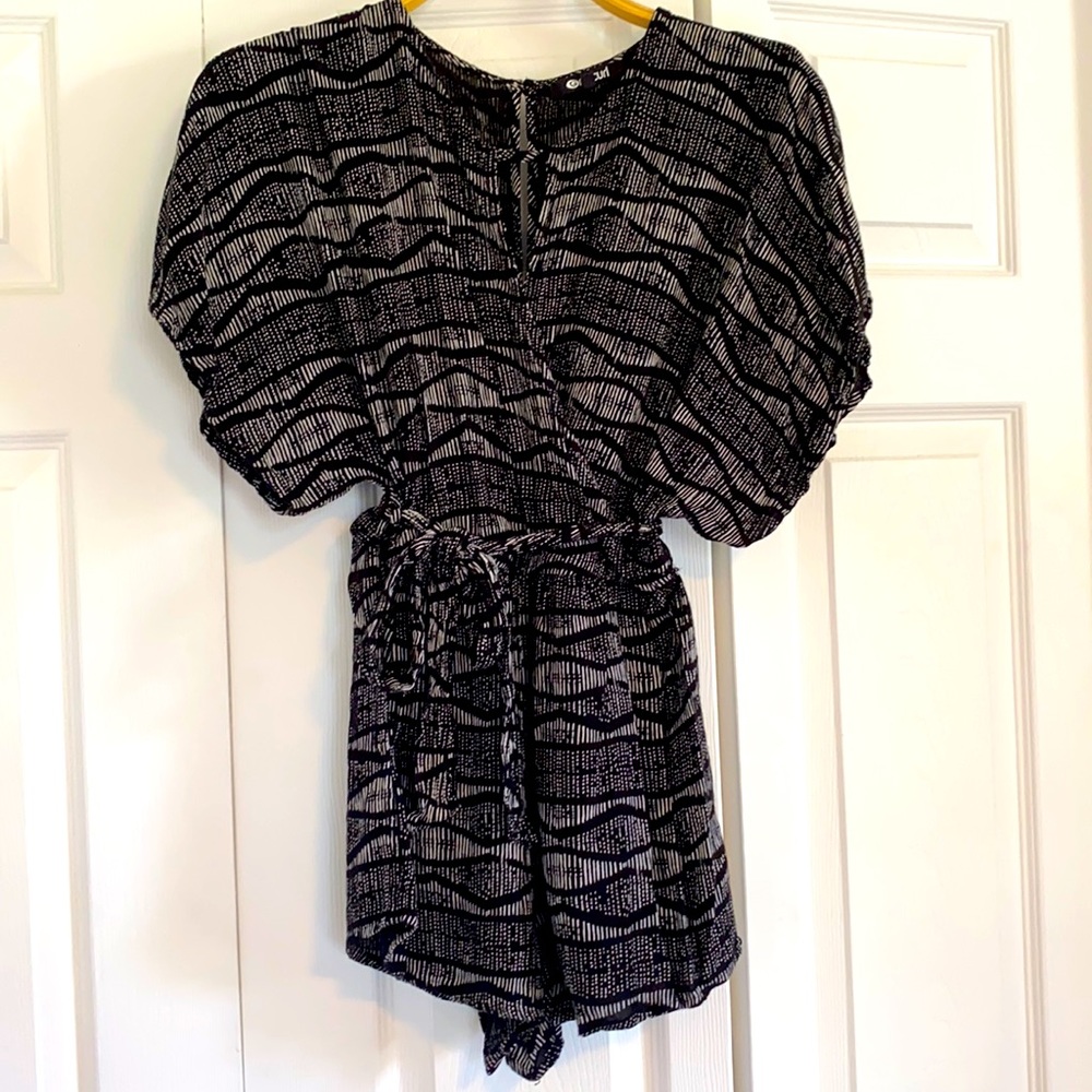 Rip Curl - B&W Romper - Size Med 🖤🤍